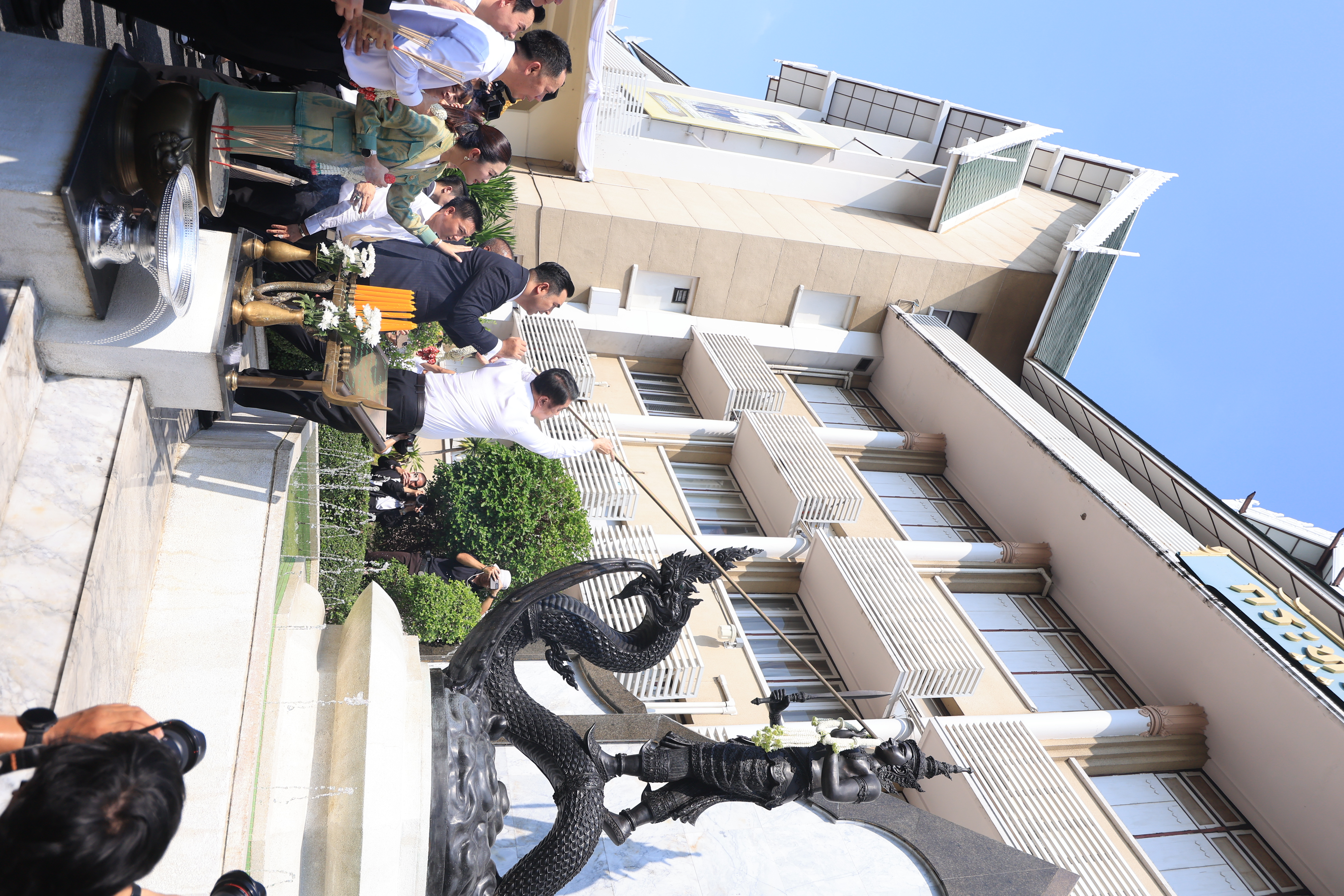 title - คณะผู้บริหาร ส.ป.ก. ร่วมพิธีสักการะสิ่งศักดิ์สิทธิ์ประจำกระทรวงเกษตรและสหกรณ์ ในโอกาสเข้ารับตำแหน่งของรัฐมนตรีว่าการกระทรวงเกษตรและสหกรณ์ และรัฐมนตรีช่วยว่าการกระทรวงเกษตรและสหกรณ์ 